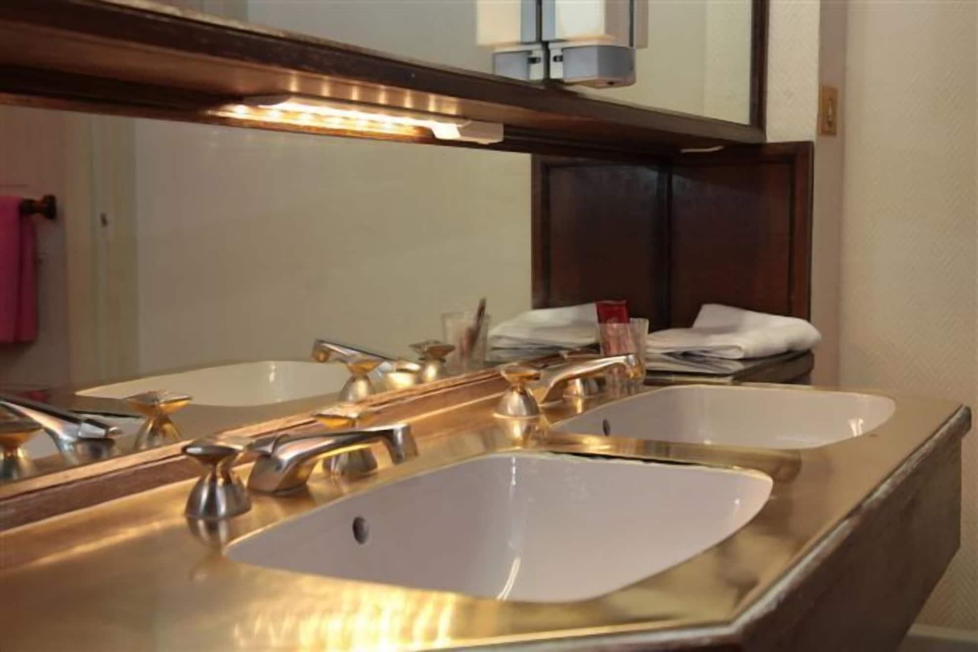 לה-רוש-סור-יון Cit'Hotel Marie Stuart מראה חיצוני תמונה